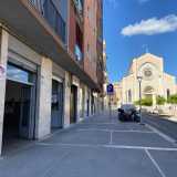 In piazza del Redentore, che precede l�omonima chiesa, si staglia invece al 230 l�officina del 66enne Michele Rizzi
